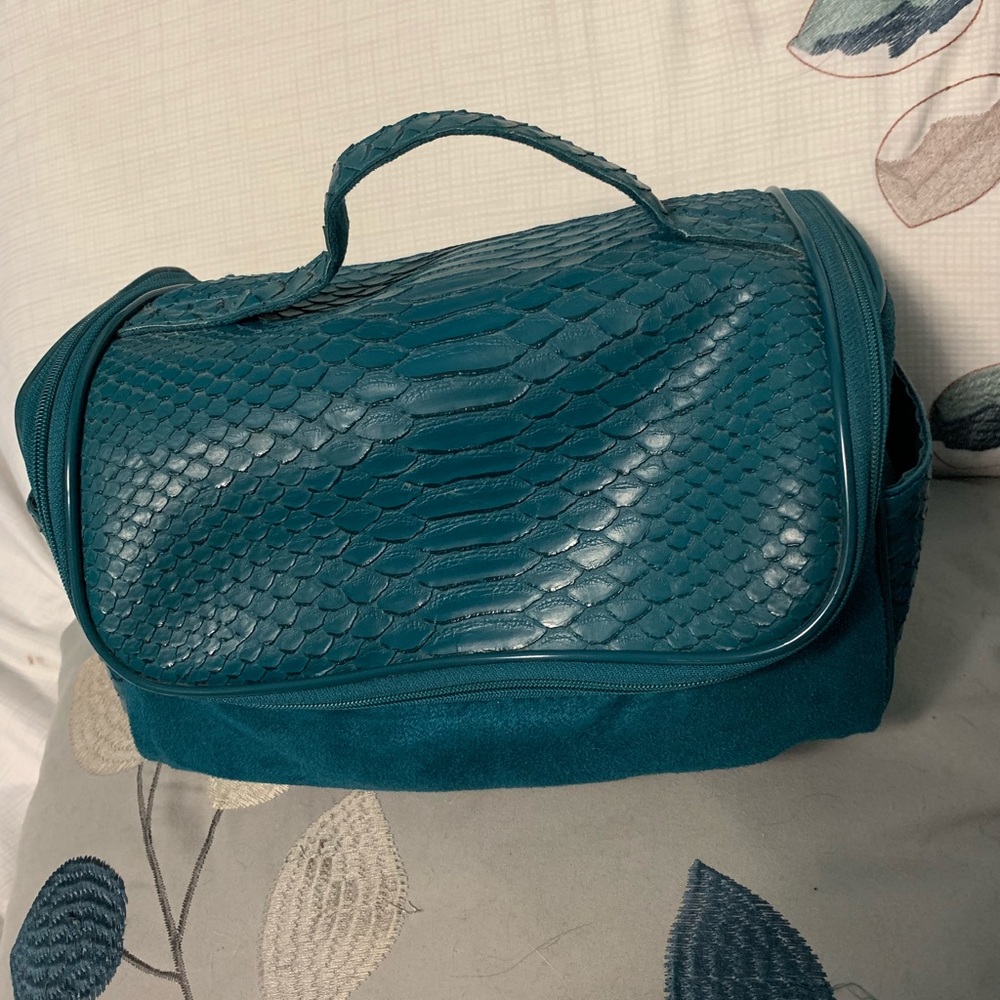 Avon cosmetic case